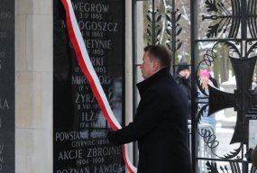 Szef MON odsłonił tablicę pamiątkową poświęconą bitwie pod Węgrowem-9565