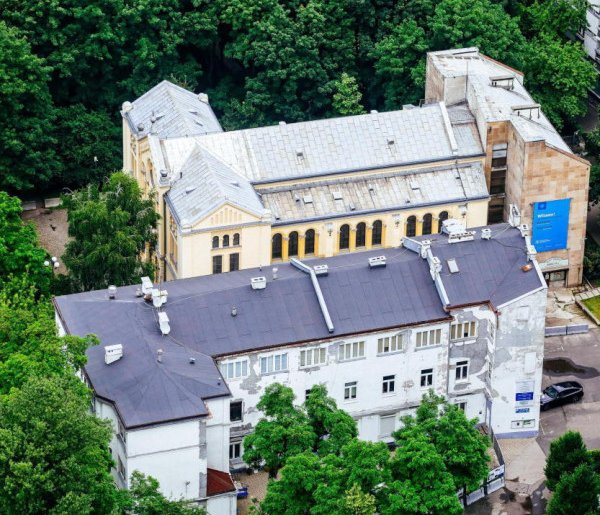 Ambasada Niemiec wesprze renowację synagogi Nożyków w Warszawie-25591