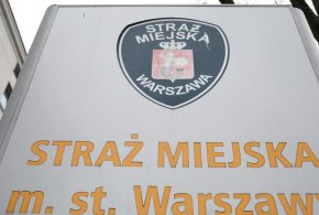 Warszawa: nielegalnie handlował truskawkami; strażnikom miejskim groził śmiercią-25752