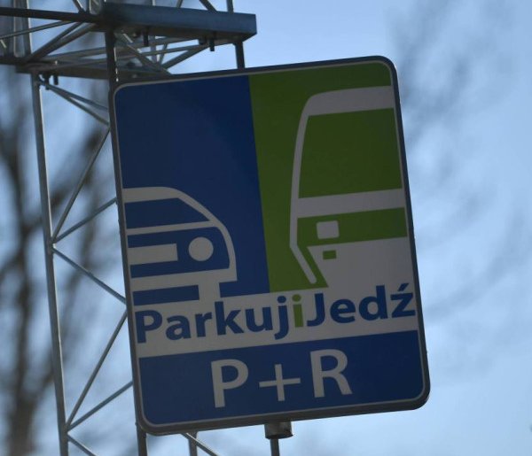 Warszawa: od niedzieli zmienia się regulamin parkingów P+R-25802