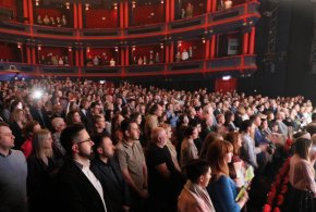GU­­­S: w 2023 r. o 31,7 proc. wzrosła liczba widzów i słuchaczy w teatrach i inst-25887