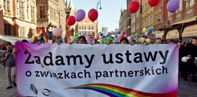 Prawie dwie trzecie Polaków chce wprowadzenia związków partnerskich-25866