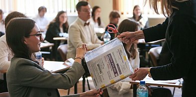 Tematy podane przez maturzystów: źródła nadziei w życiu i wpływ błędnej oceny na ż-48947