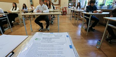 CKE: ósmoklasiści zdobyli na egzaminie średnio 64 proc. punktów z j. polskiego i 5-52887