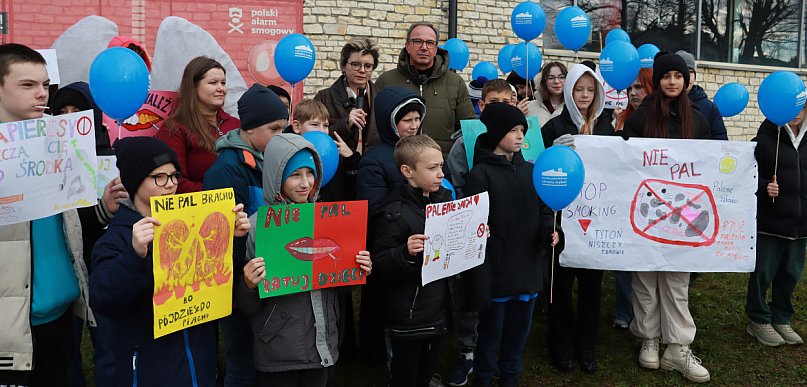 Konferencja prasowa przy mobilnych płucach w Łazach – inauguracja projektu